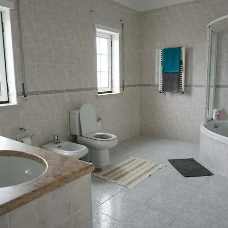 The Retreat - Peniche Homestay *