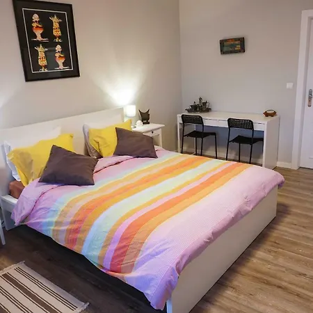 The Retreat - Peniche Homestay *