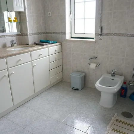 The Retreat - Peniche Homestay *